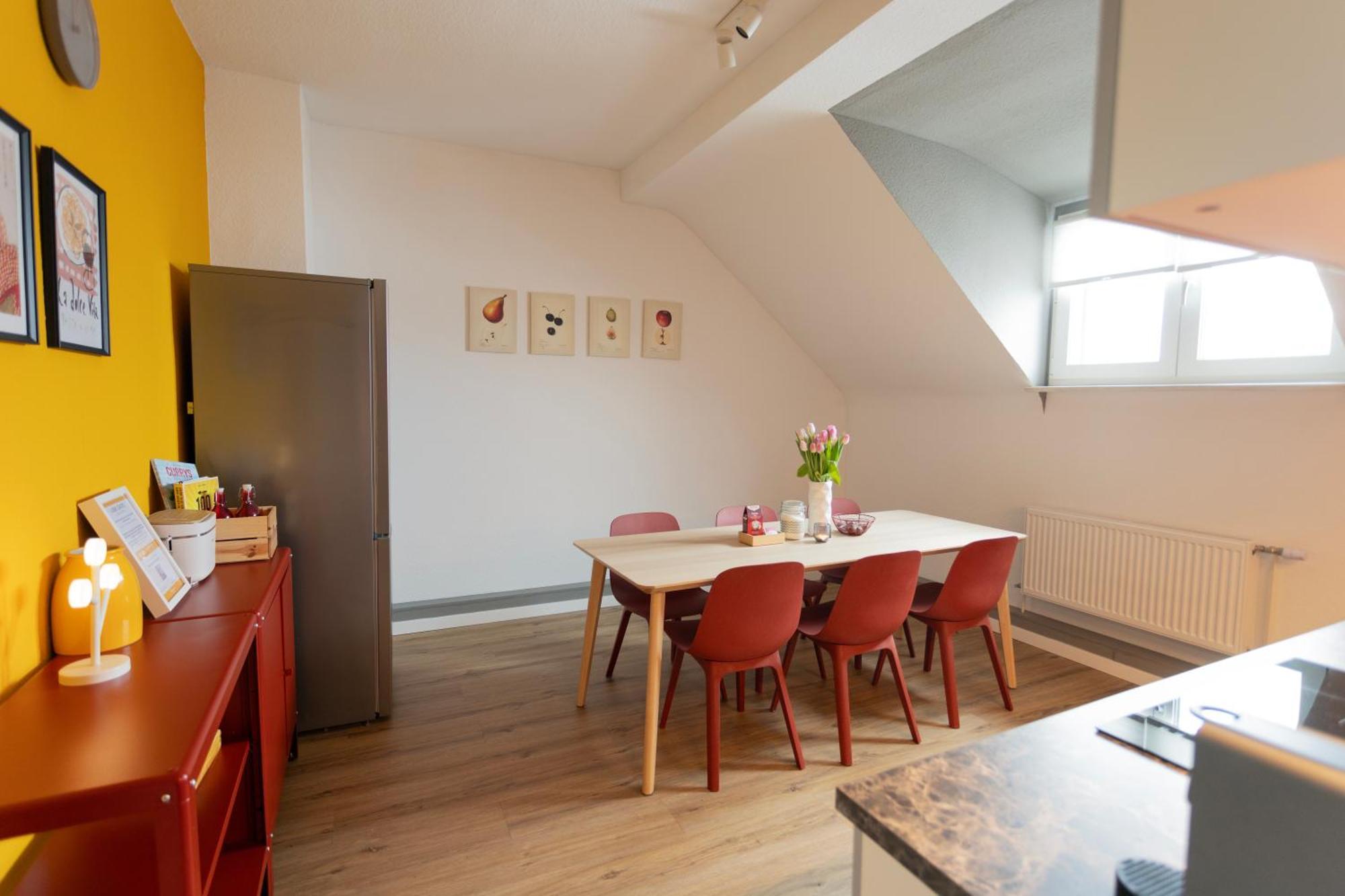Апартаменты Big Flat With Fresh Renovation, Free Parking, Sonyps, Netflix Дуйсбург Экстерьер фото