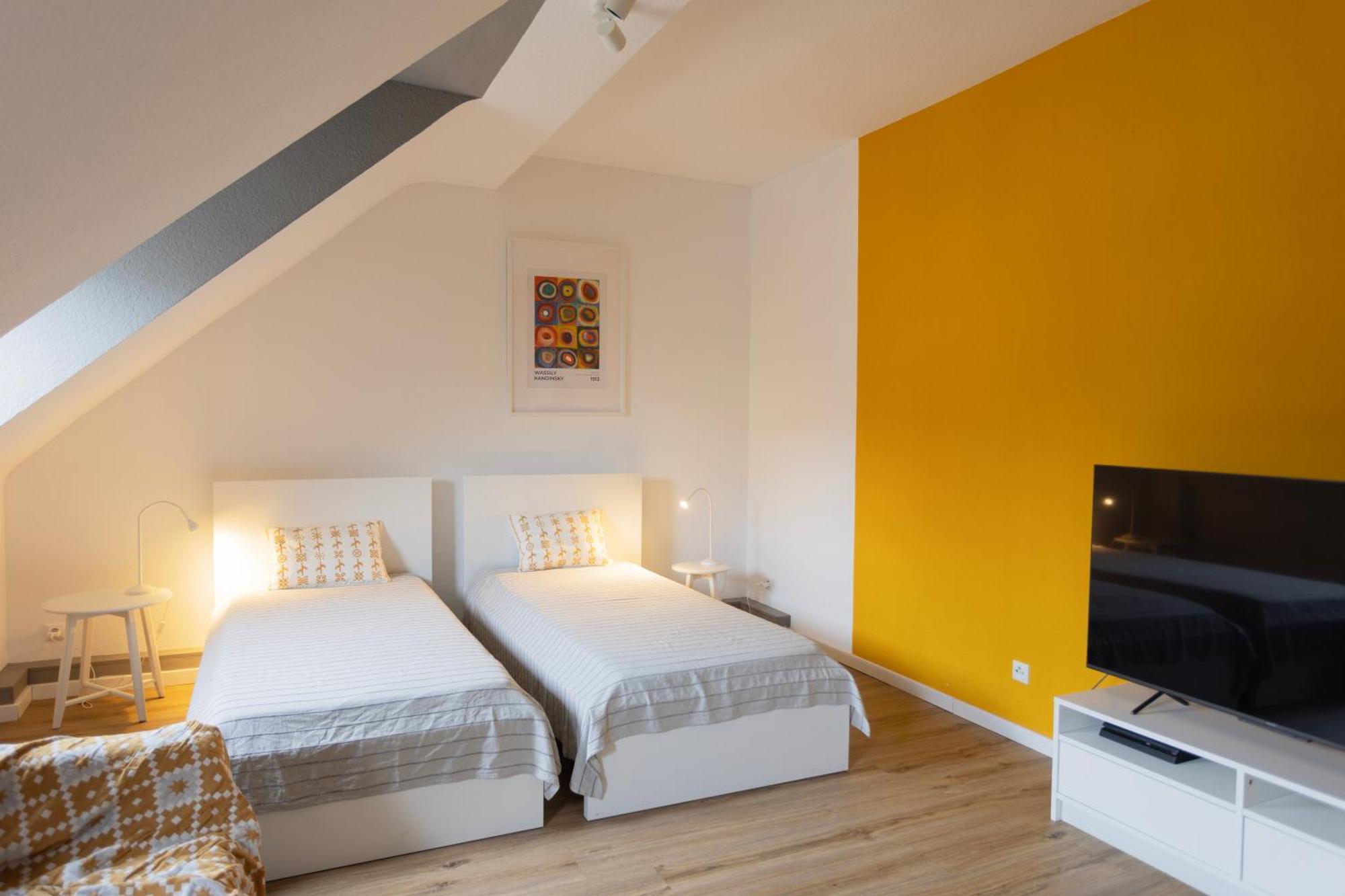 Апартаменты Big Flat With Fresh Renovation, Free Parking, Sonyps, Netflix Дуйсбург Экстерьер фото